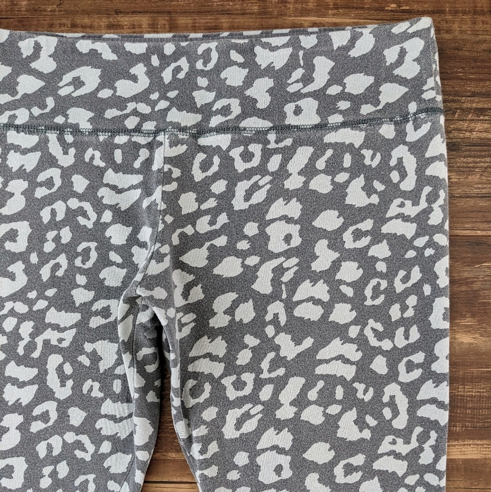 SO Grey Leopard Leggings